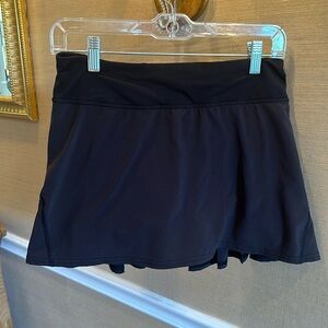 Lululemon Black tennis skort.